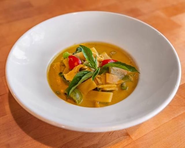 C2. Green Curry.
